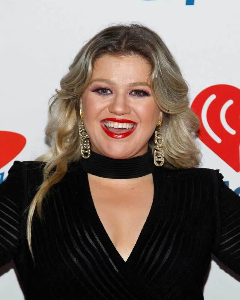 Kelly Clarkson Decided 