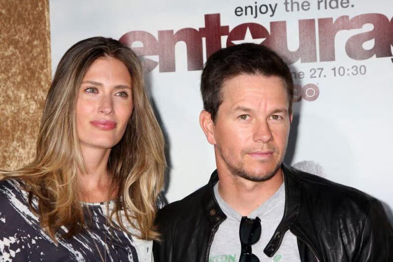 Mark-Wahlberg With his Wife